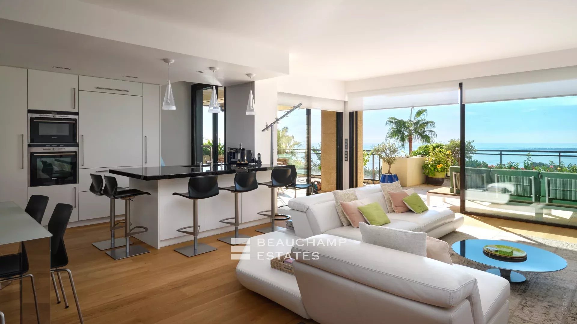 Magnifique appartement 3 chambres avec vue mer, Piscine et Tennis Magnificent 3 bedroom apartment with sea view – Swimming pool and Tennis