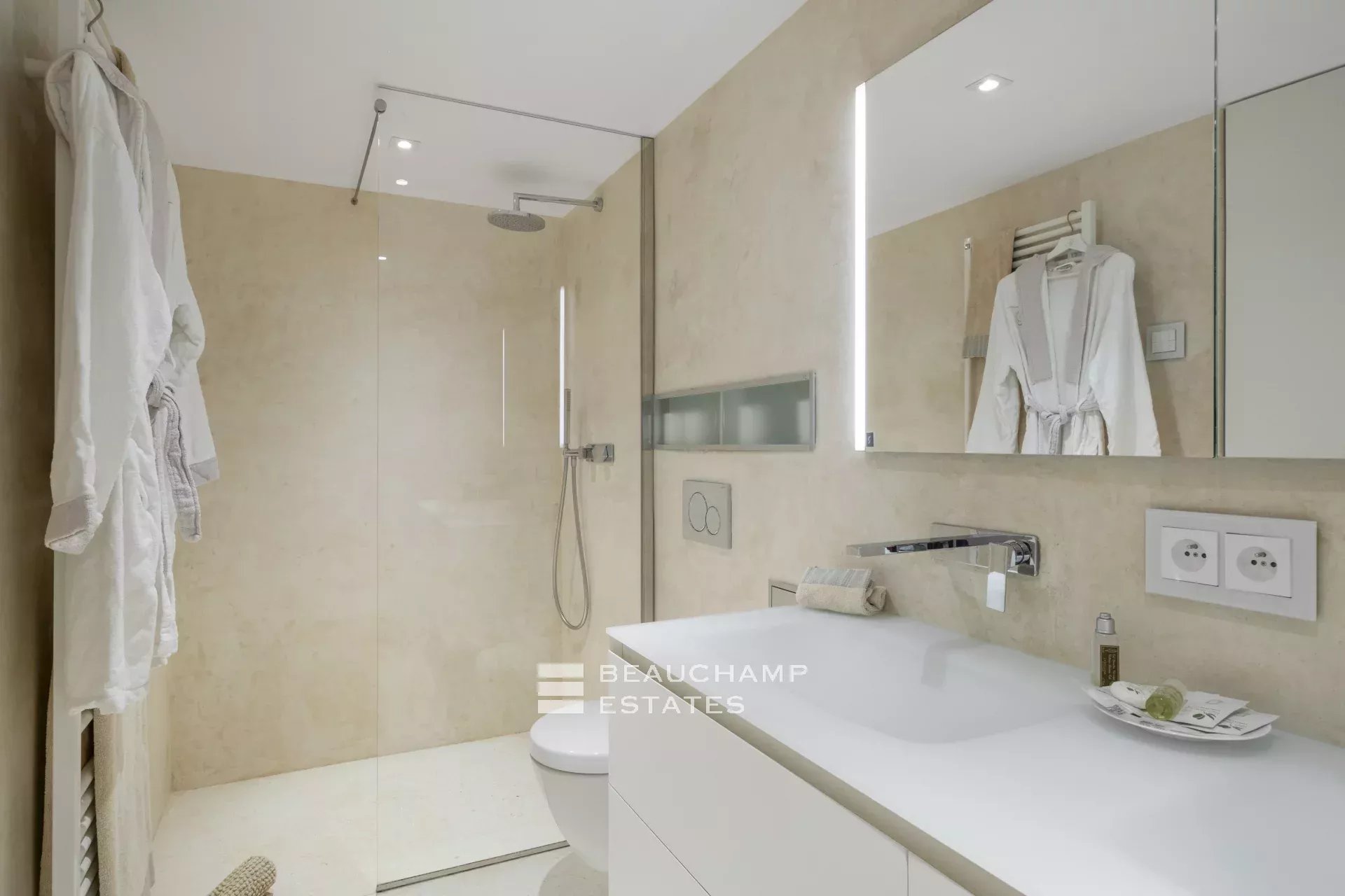 Villa on the Edge of Monaco Villa on the Edge of Monaco