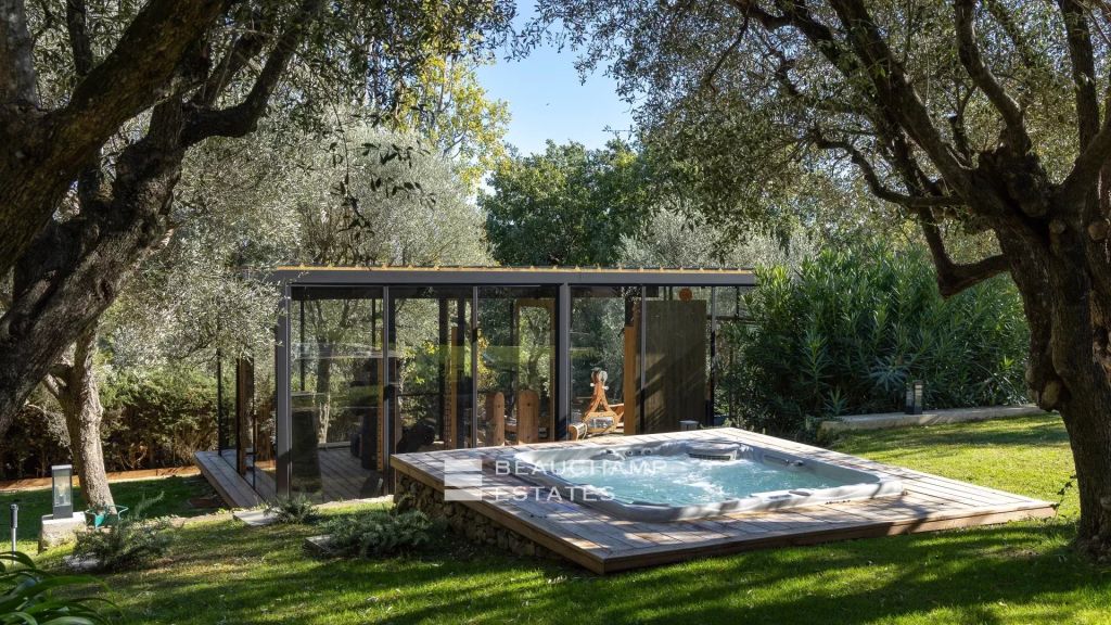 5-bedroom neo-Provencal villa in Opio