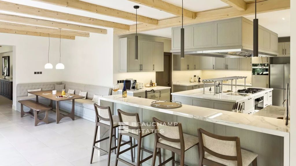 Exclusive – Gated estate with 12 bedrooms and swimming pool – Valbonne