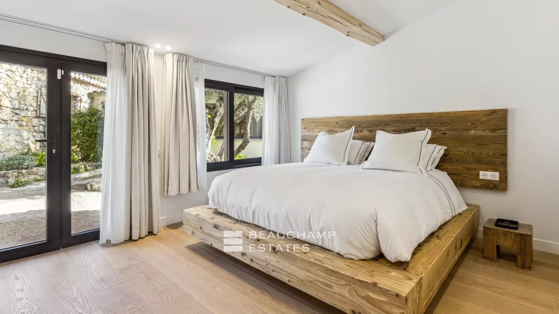 5-bedroom neo-Provencal villa in Opio 5-bedroom neo-Provencal villa in Opio