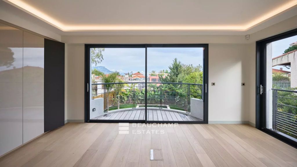 4-Bedroom Apartment with Private Garden and Swimming Pool