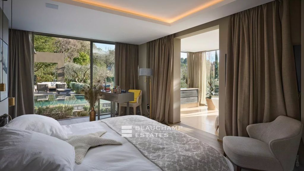 Contemporary 5-Bedroom Villa, Peaceful and Close to Mougins Village