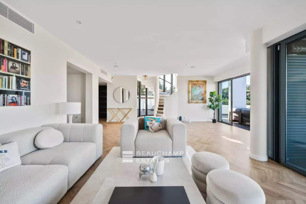 Newly renovated Art Deco villa with magnificent sea view