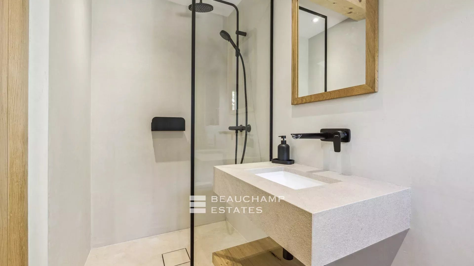 5-bedroom neo-Provencal villa in Opio 5-bedroom neo-Provencal villa in Opio