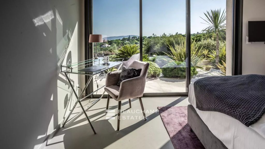 Exceptional modern villa with sea view in Beauvallon