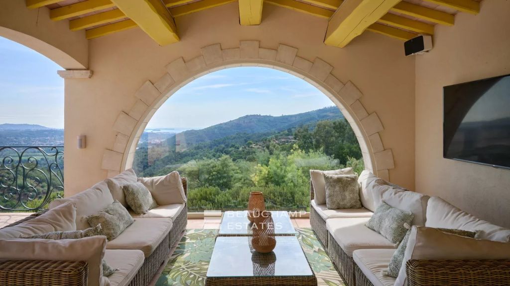 Provençal villa with panoramic view – Pégomas