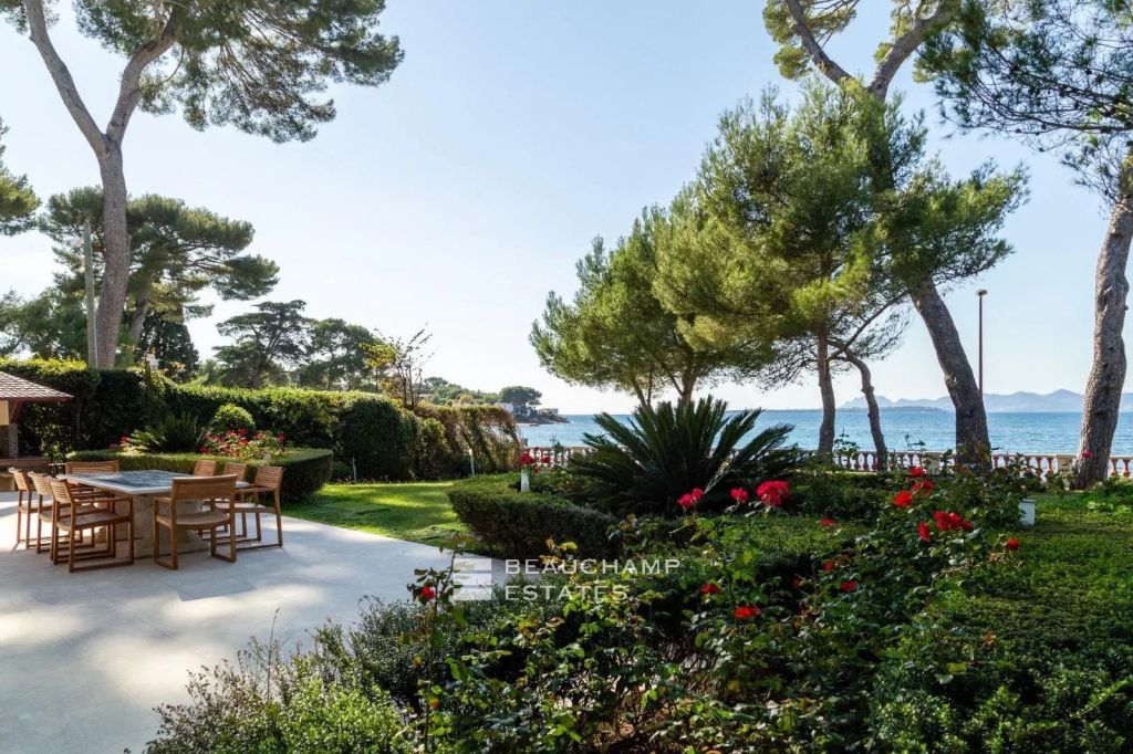 cap d’antibes – property with panoramic sea view