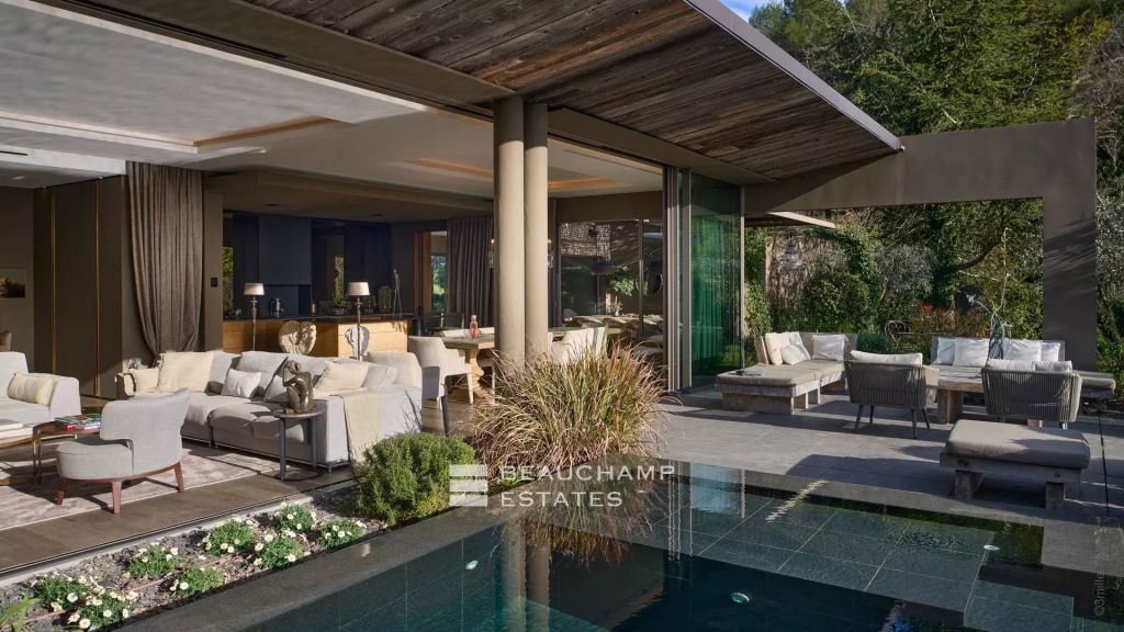 Contemporary 5-Bedroom Villa, Peaceful and Close to Mougins Village