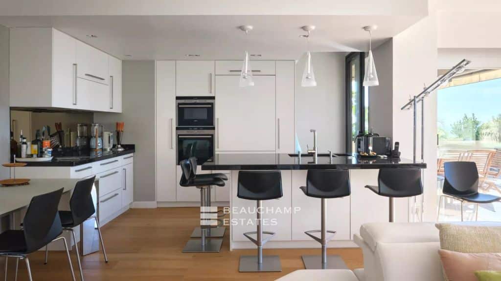 Magnificent 3 bedroom apartment with sea view – Swimming pool and Tennis