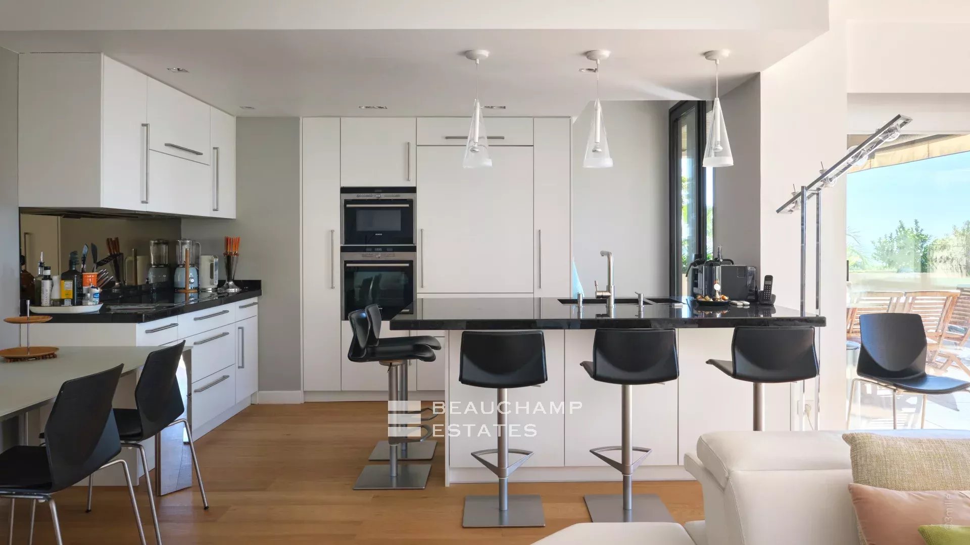 Magnifique appartement 3 chambres avec vue mer, Piscine et Tennis Magnificent 3 bedroom apartment with sea view – Swimming pool and Tennis