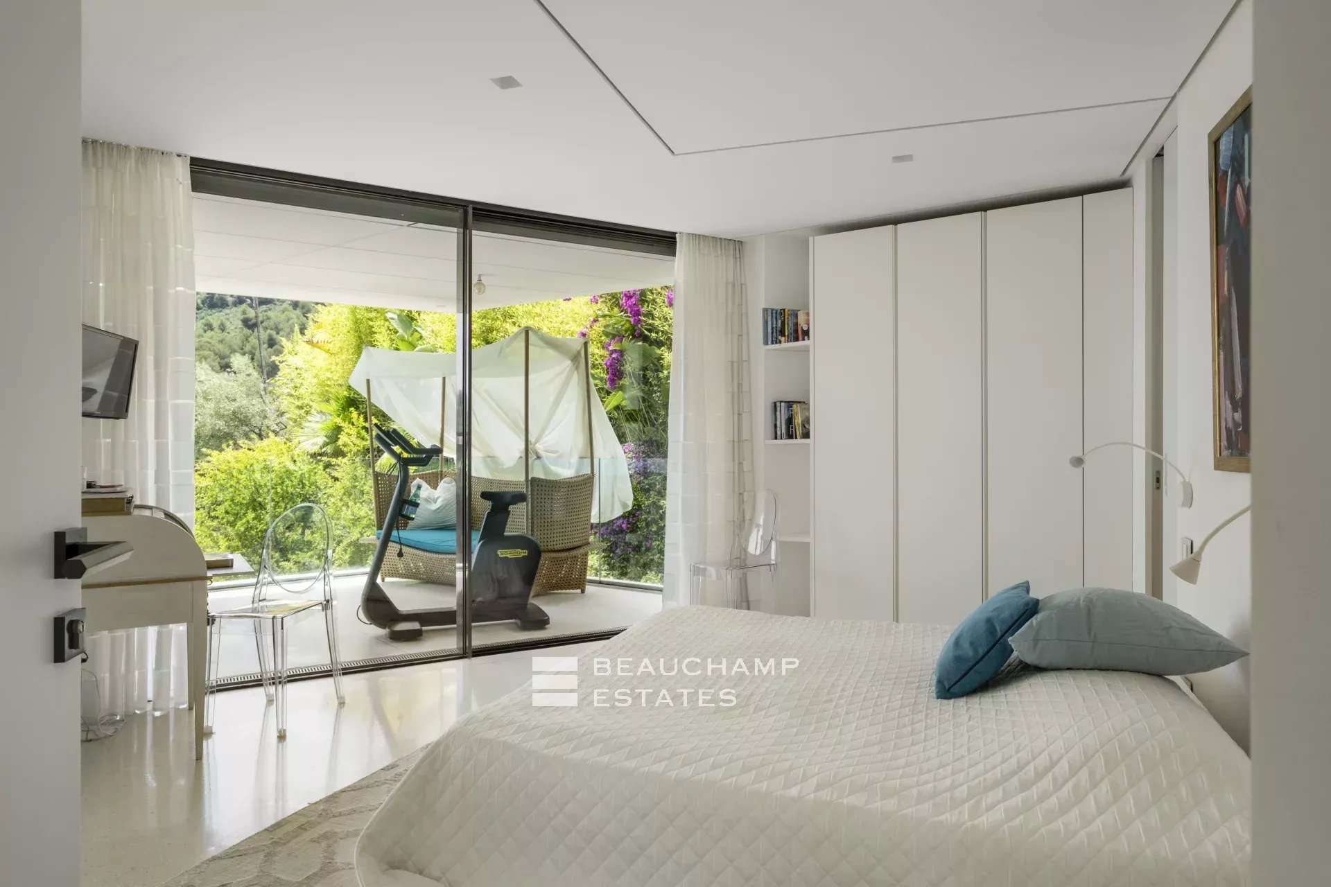 Villa on the Edge of Monaco Villa on the Edge of Monaco