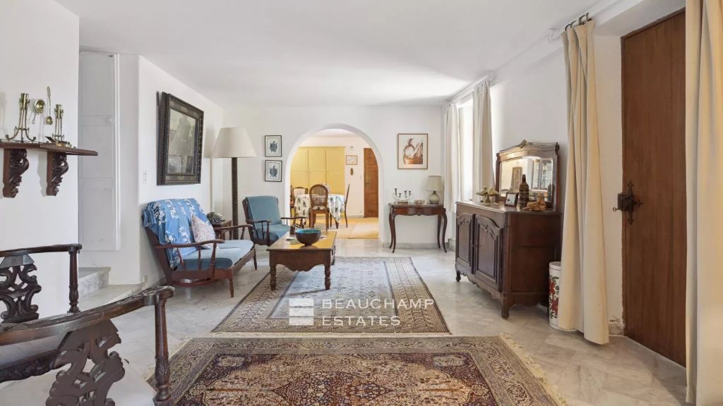 Gated provençal estate with 11 bedrooms and panoramic views – Seillans