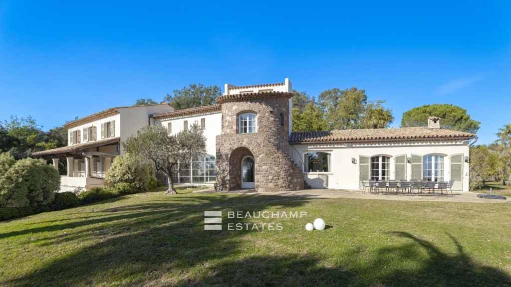 Provençal villa on the hills of Mandelieu with stunning sea view