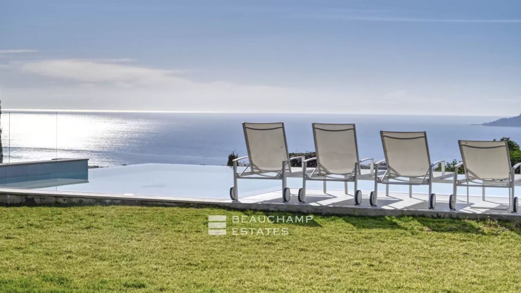 Cannes – contemporary villa with panoramic sea views