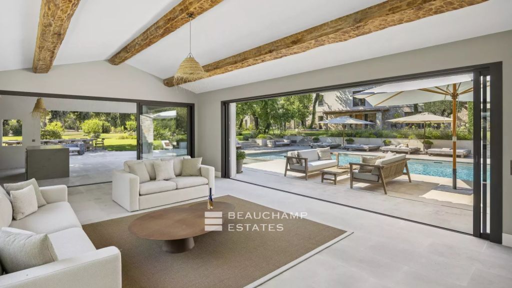 Exclusive – Gated estate with 12 bedrooms and swimming pool – Valbonne