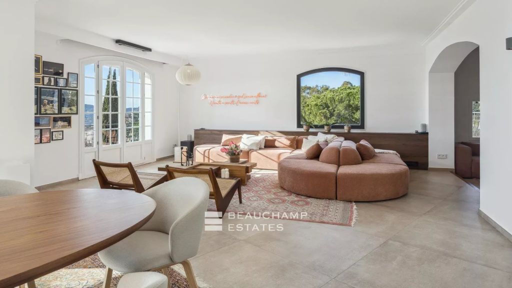 Superb 8-bedroom villa nestled in the heights of Mandelieu