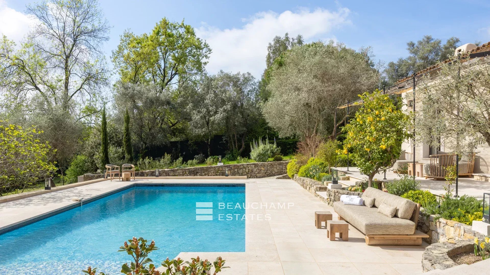 5-bedroom neo-Provencal villa in Opio 5-bedroom neo-Provencal villa in Opio