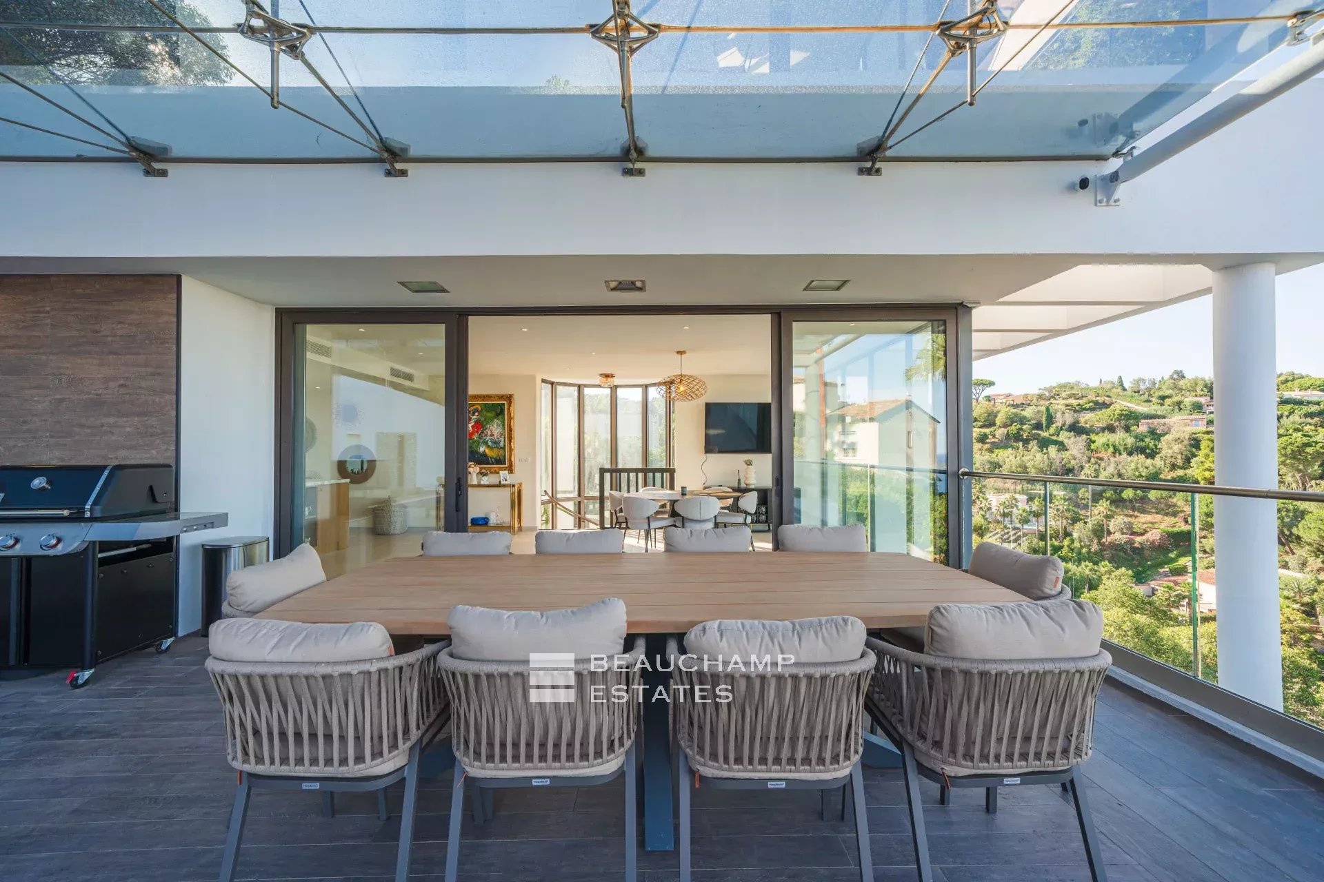 Villa Art Déco fraîchement rénovée avec une magnifique vue mer Newly renovated Art Deco villa with magnificent sea view