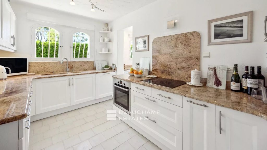 Charming Provençal Villa with Sea and Mountain Views