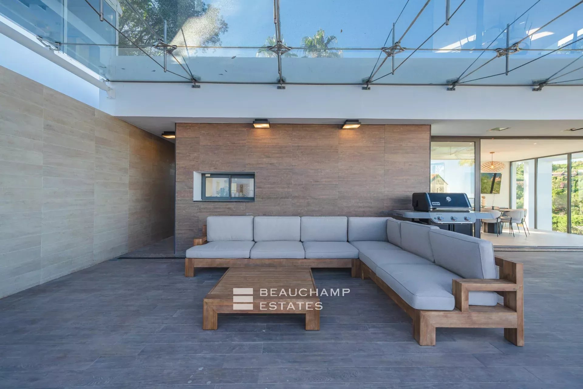 Villa Art Déco fraîchement rénovée avec une magnifique vue mer Newly renovated Art Deco villa with magnificent sea view