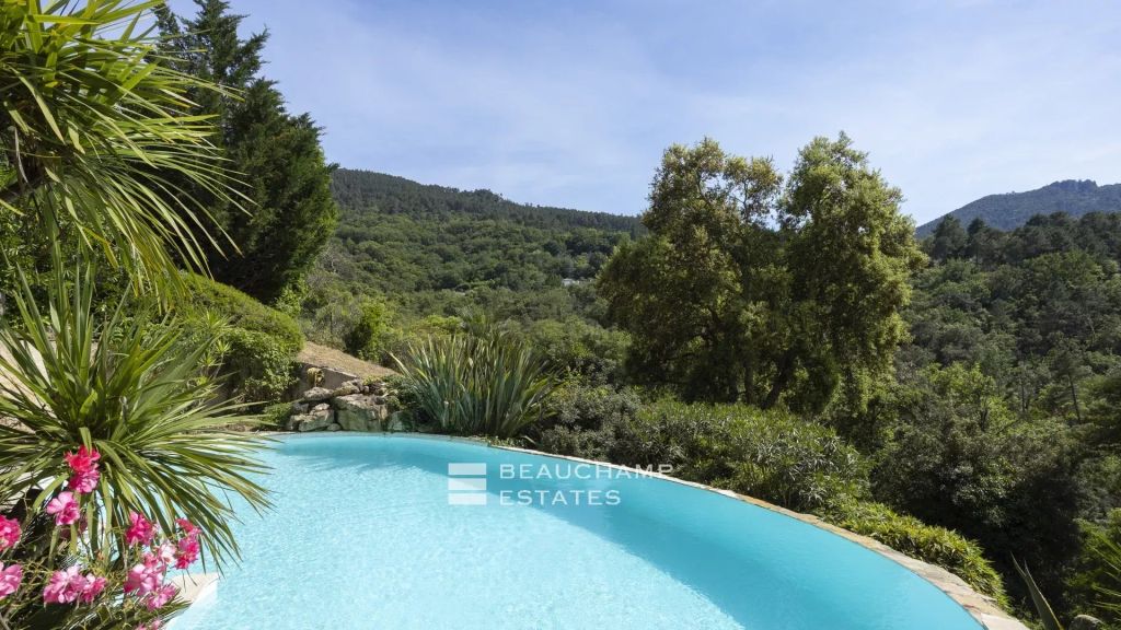 Family house – in a gated residential park 15 minutes from Mandelieu