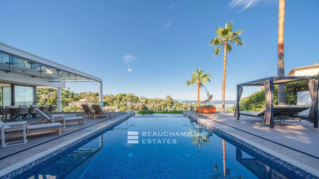Newly renovated Art Deco villa with magnificent sea view