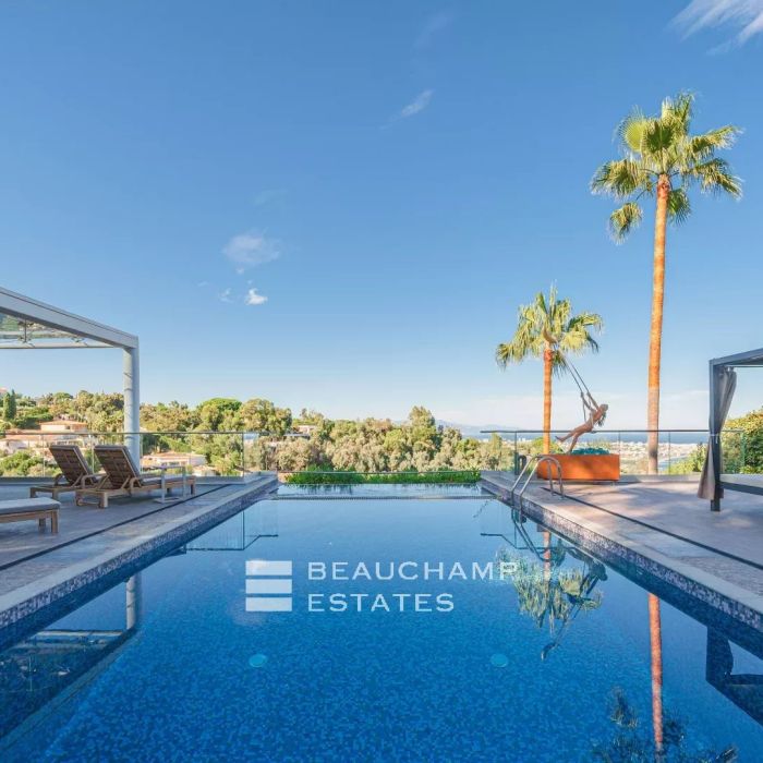 Newly renovated Art Deco villa with magnificent sea view