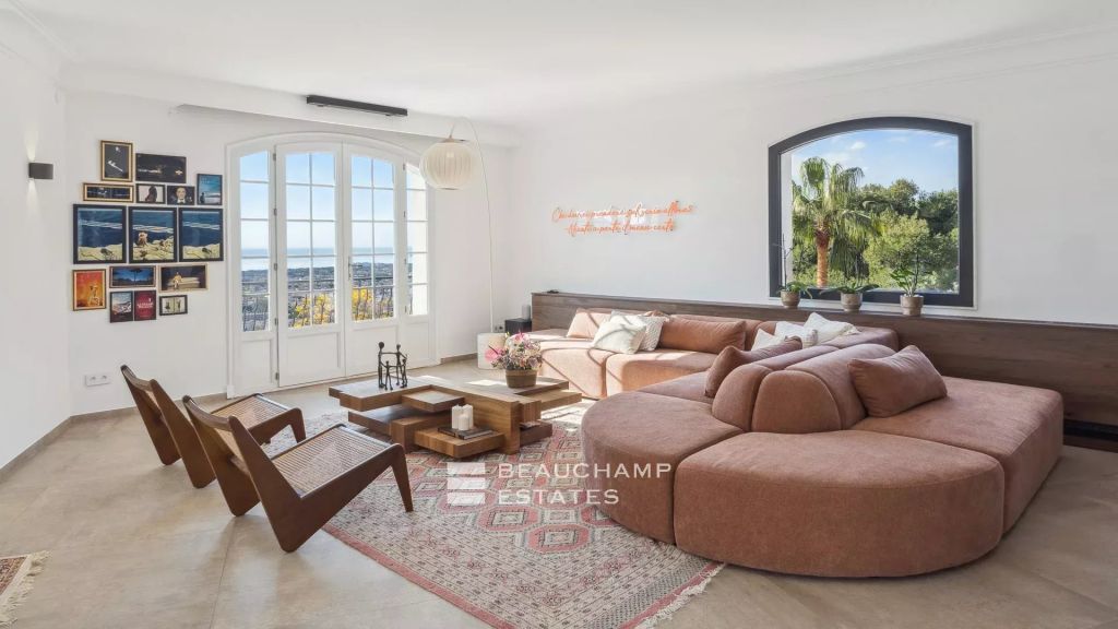 Superb 8-bedroom villa nestled in the heights of Mandelieu