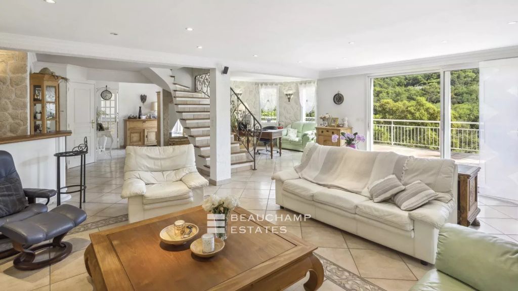 Family house – in a gated residential park 15 minutes from Mandelieu