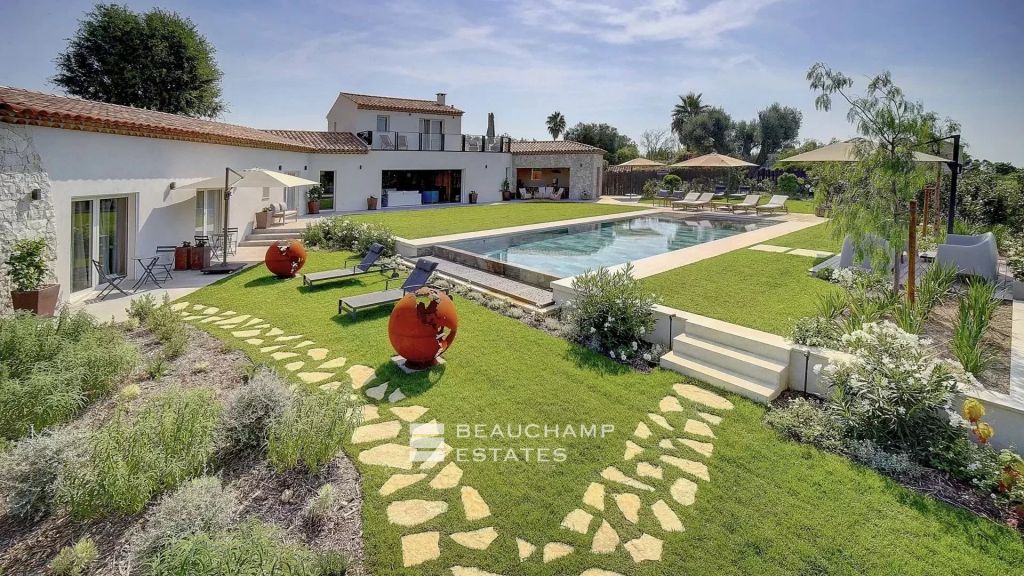 Contemporary 4-bedroom villa nestled in the hills of Saint-Paul-de-Vence with tennis court, swimming pool, and sauna