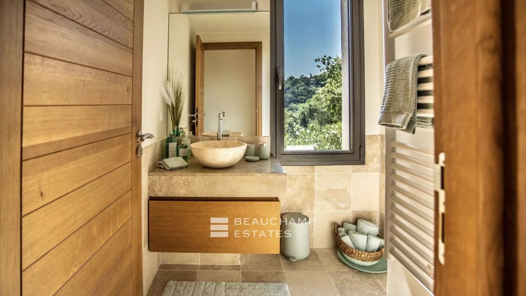 Exceptional modern villa with sea view in Beauvallon