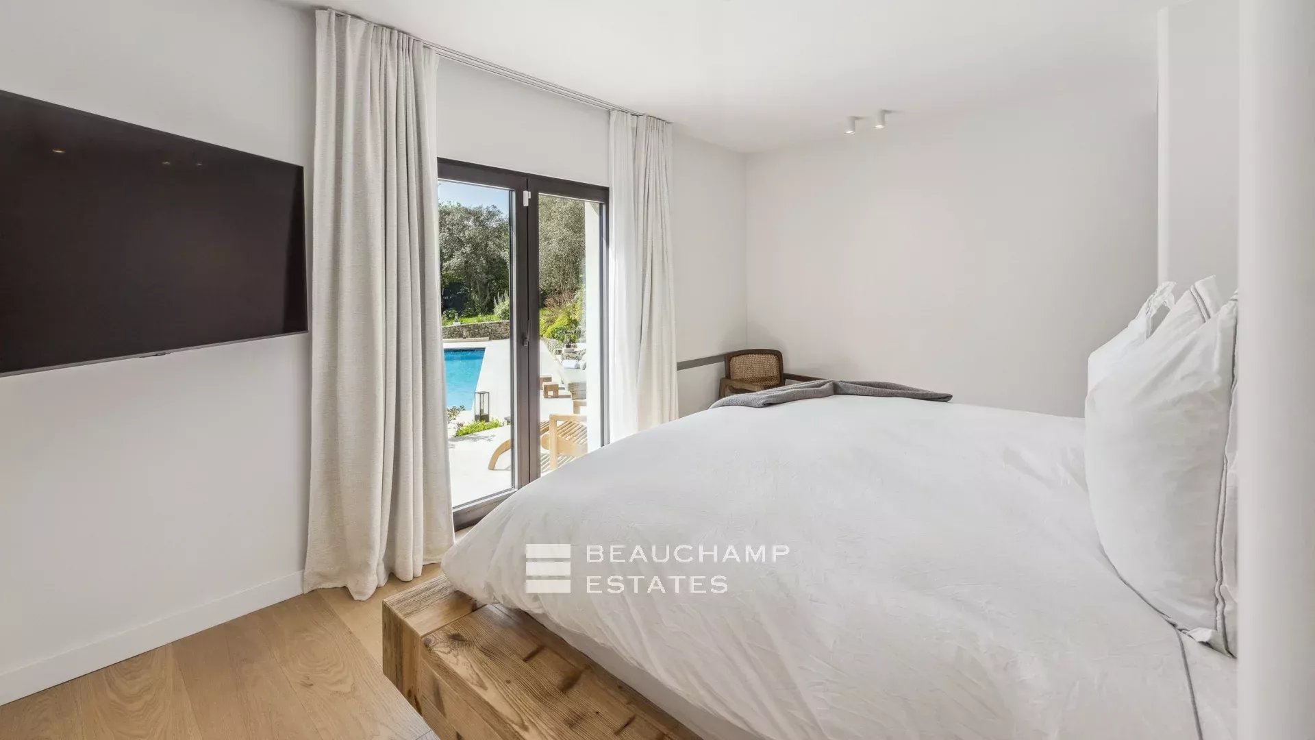 5-bedroom neo-Provencal villa in Opio 5-bedroom neo-Provencal villa in Opio