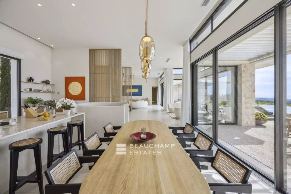 Roquefort-les-Pins – New Contemporary Villa with Exceptional Sea Views