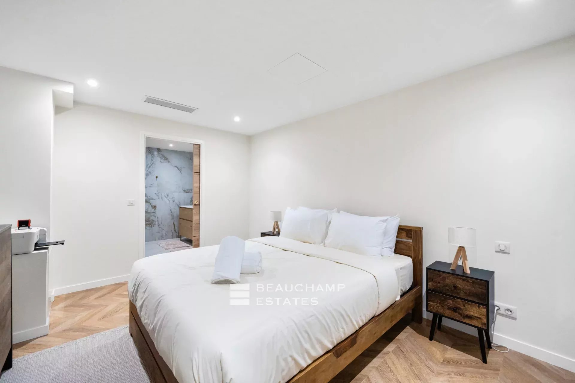 Villa Art Déco fraîchement rénovée avec une magnifique vue mer Newly renovated Art Deco villa with magnificent sea view