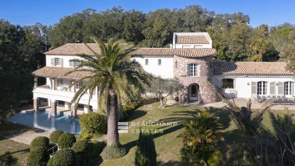Provençal villa on the hills of Mandelieu with stunning sea view