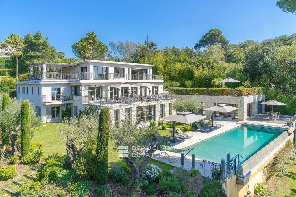 Beautiful modern villa with 6 bedrooms in the hills of Super Cannes