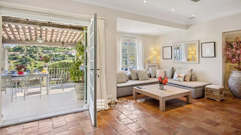 Charming Provençal Villa with Sea and Mountain Views