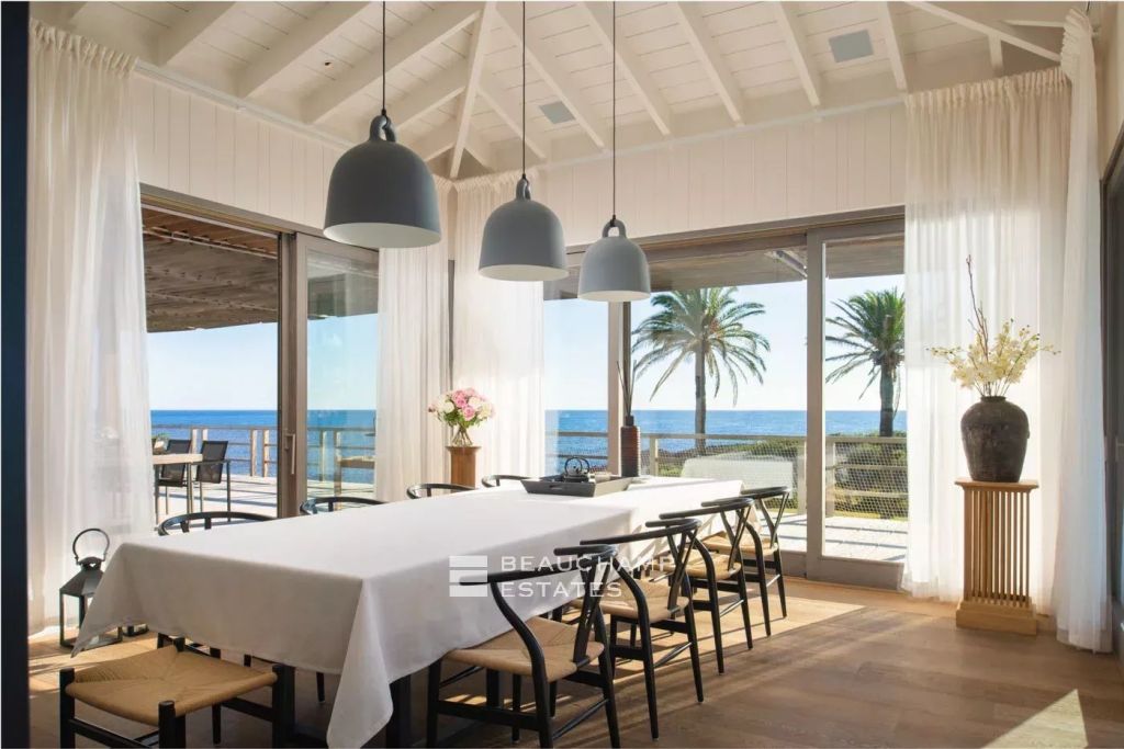 Magnificent 8-bedroom property with private access to the sea in Agay