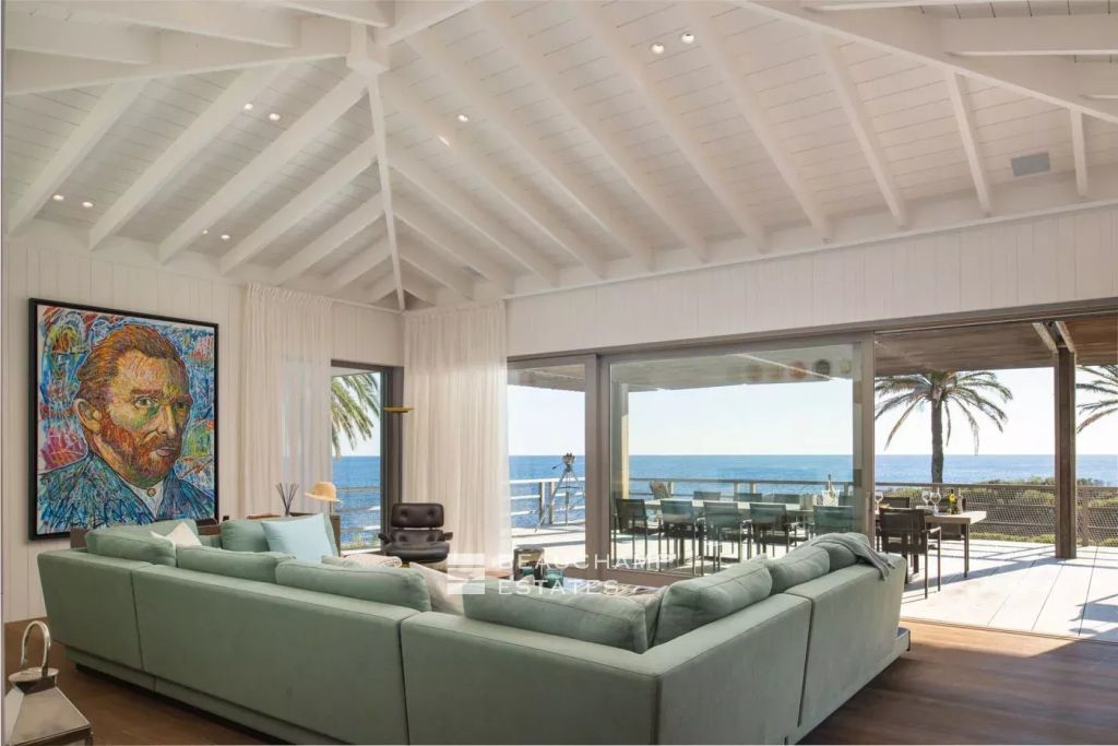 Magnificent 8-bedroom property with private access to the sea in Agay