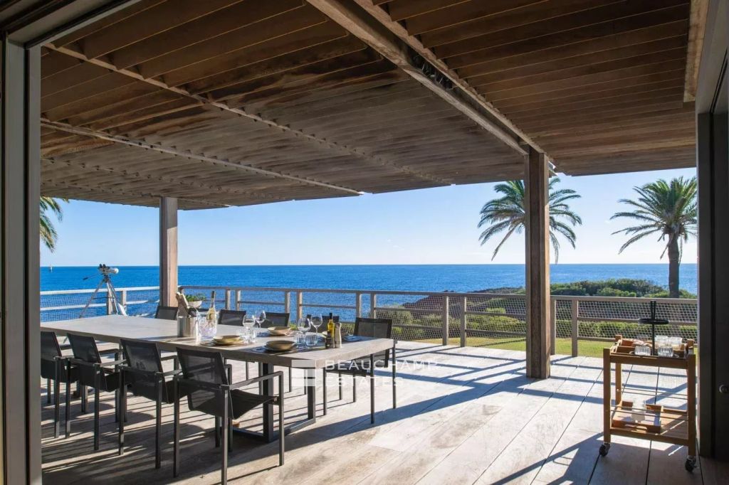 Magnificent 8-bedroom property with private access to the sea in Agay