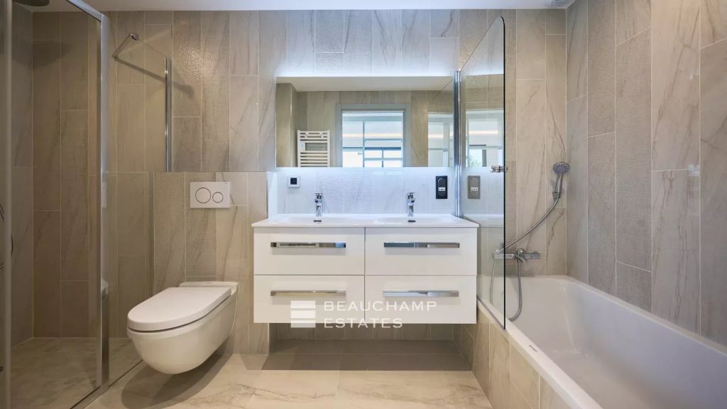 4-Bedroom Apartment with Private Garden and Swimming Pool