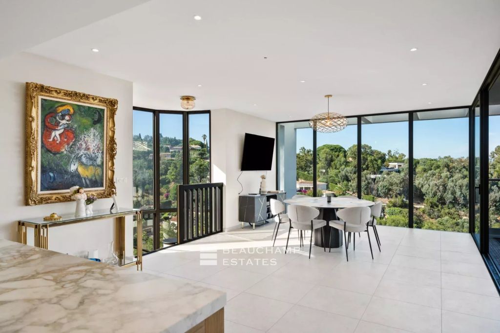 Newly renovated Art Deco villa with magnificent sea view