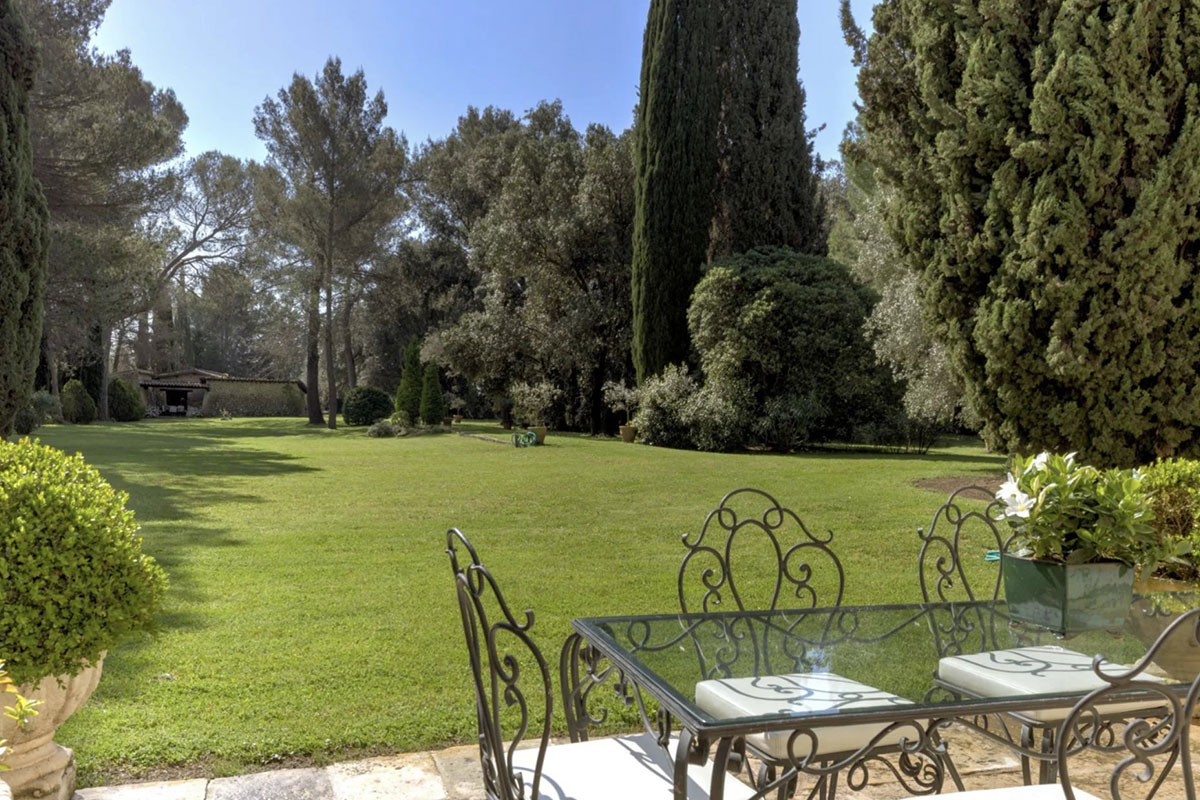 Luxury property for sale in Auribeau-sur-Siagne | Beauchamp Estates