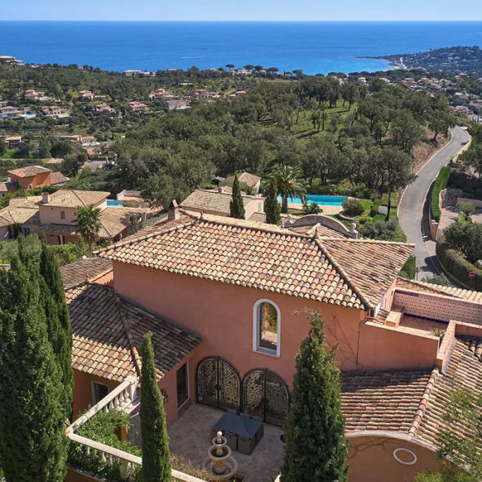 Les villas de luxe à vendre à Sainte-Maxime : guide pour investisseurs