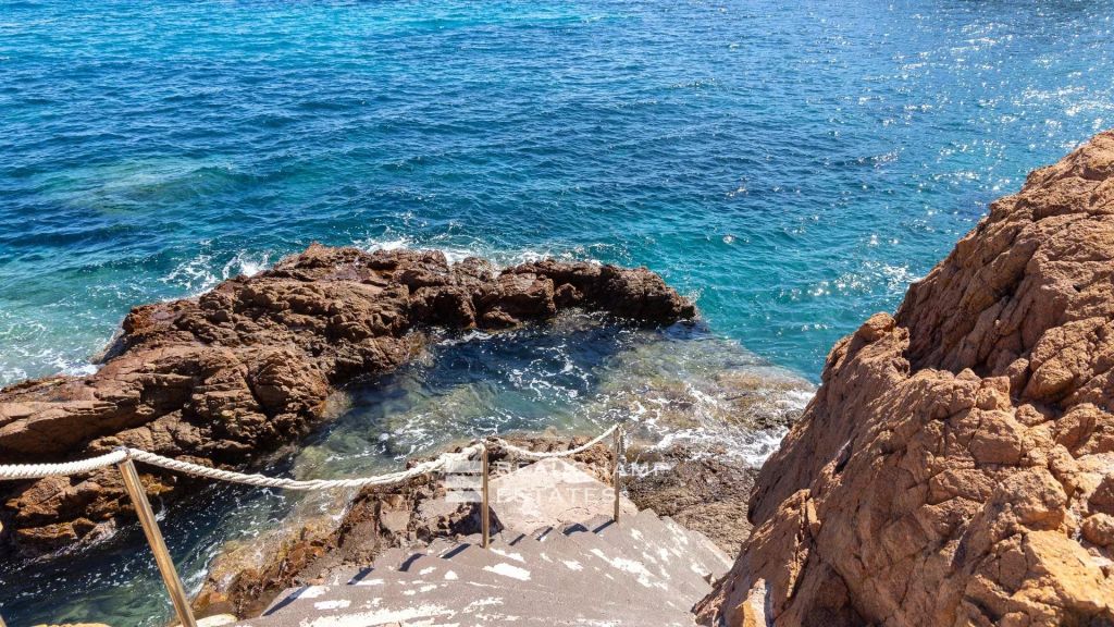 Modern waterfront apartment with sea views – Le Trayas – Le Cap Nérée