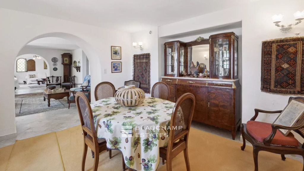 Gated provençal estate with 11 bedrooms and panoramic views – Seillans