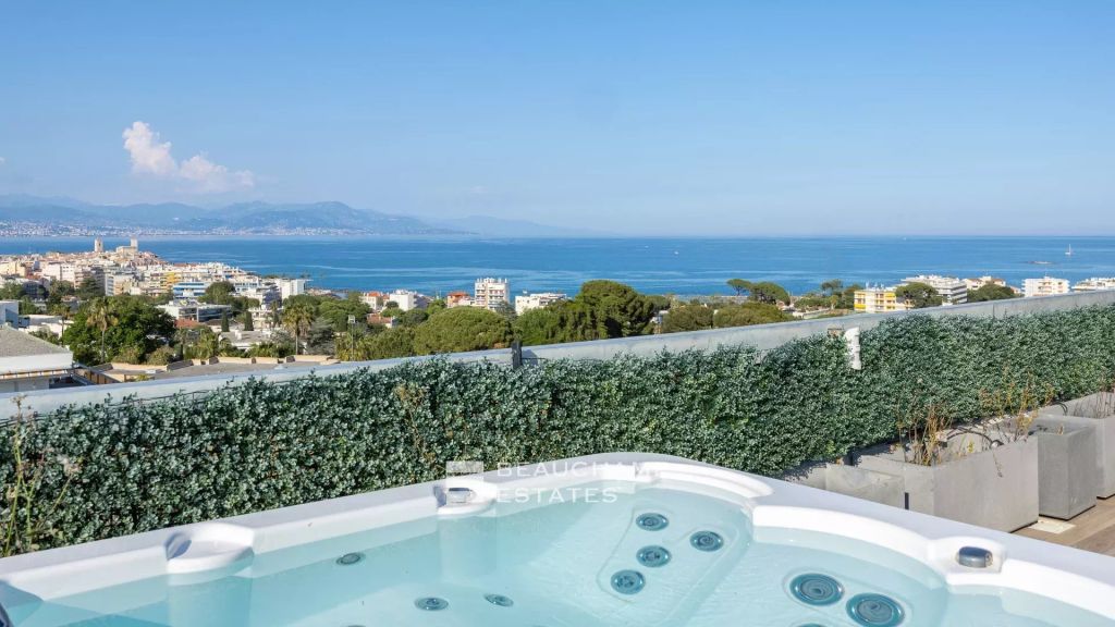 Antibes – penthouse with panoramic sea view
