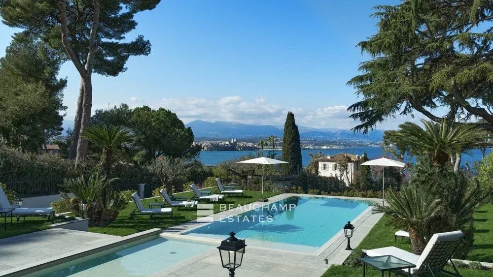 Somptueuse propriété Belle Époque de 7 chambres située au Cap d’Antibes Sumptuous Belle Époque property with 7 bedrooms in Cap d’Antibes