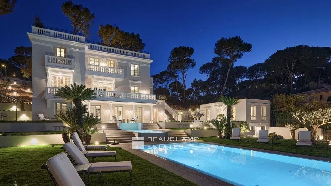 Somptueuse propriété Belle Époque de 7 chambres située au Cap d’Antibes Sumptuous Belle Époque property with 7 bedrooms in Cap d’Antibes